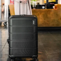 American Tourister Stratum 2 28 inch Spinner | Altman Luggage