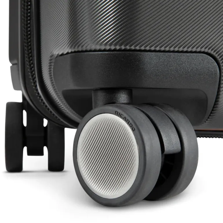 Montecito 2.0 Hardside Medium Check in Expandable Spinner