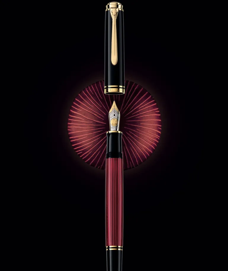 Pelikan Souveran M800 Black and Red Fountain Pen | Altman Luggage