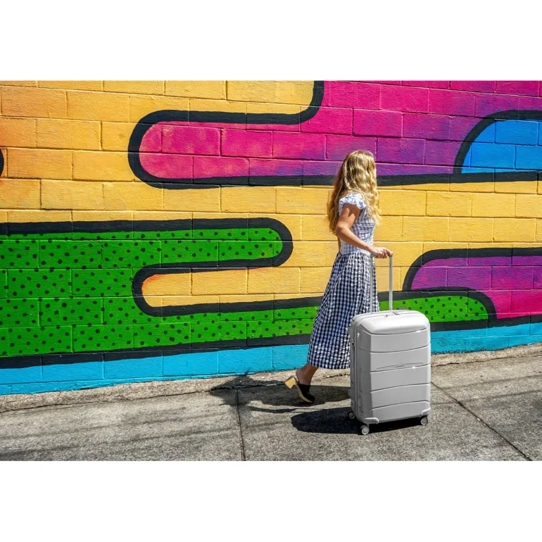 Samsonite Outline Pro Medium Spinner | Altman Luggage