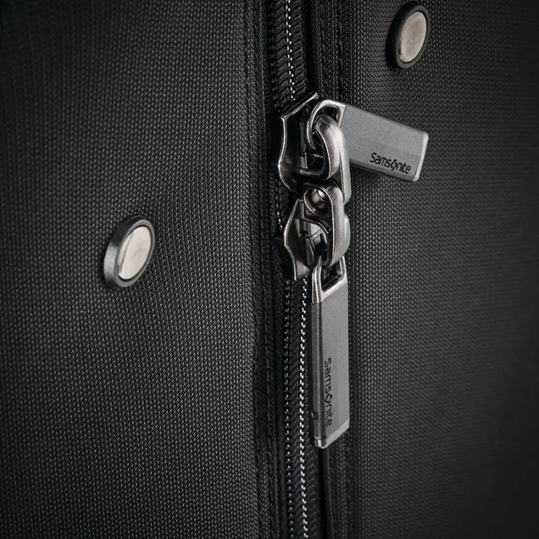 SILHOUETTE 17 SPINNER GARMENT BAG